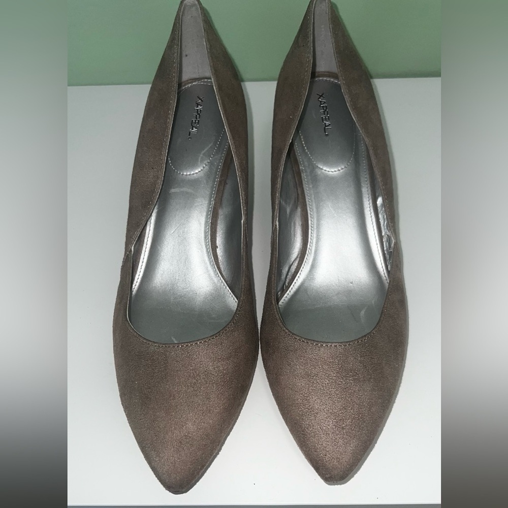 Xappeal Taupe Faux Suede Wedge Pumps – Size 11